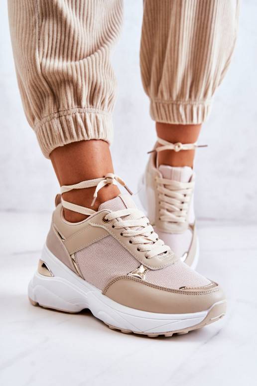 Chaussures de sport brillantes avec... Chaussures de sport brillantes avec...