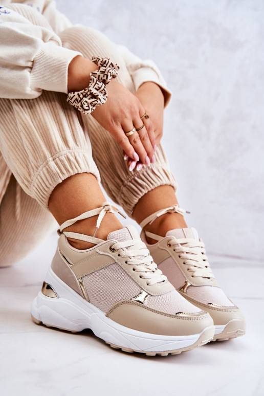 Chaussures de sport brillantes avec... Chaussures de sport brillantes avec...