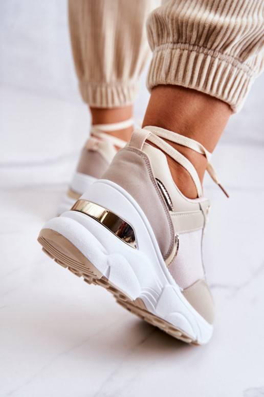 Chaussures de sport brillantes avec... Chaussures de sport brillantes avec...