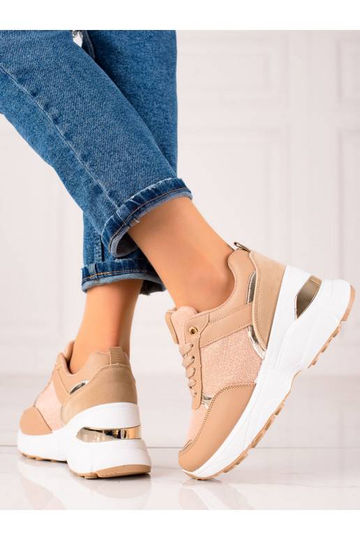 Chaussures modèle Sneakers au design... Chaussures modèle Sneakers au design...
