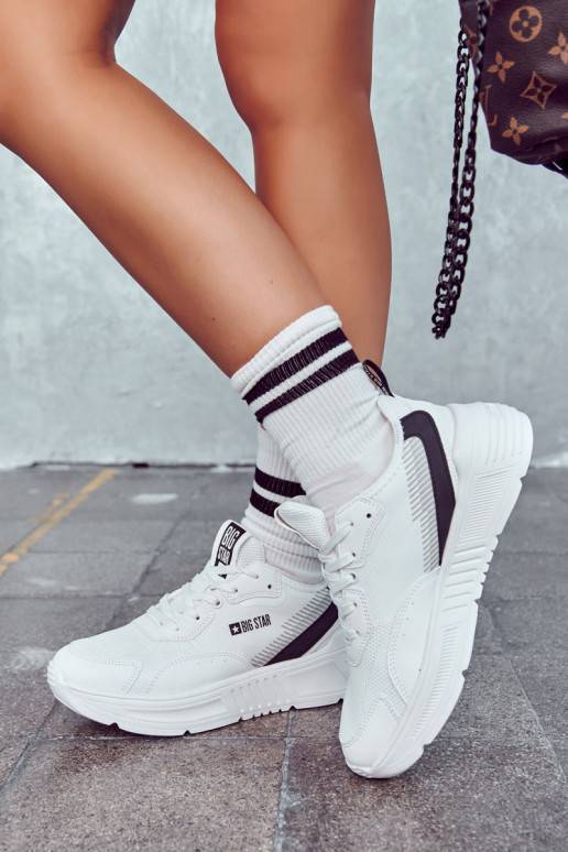 Baskets à la mode modèle chaussures... Baskets à la mode modèle chaussures...