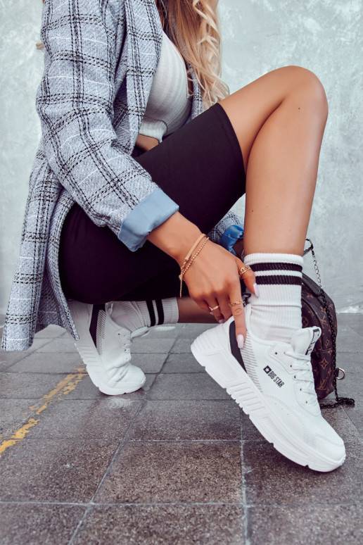 Baskets à la mode modèle chaussures... Baskets à la mode modèle chaussures...