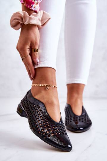 Chaussures de style élégant avec éléments ajourés de couleur noire Ismena 2