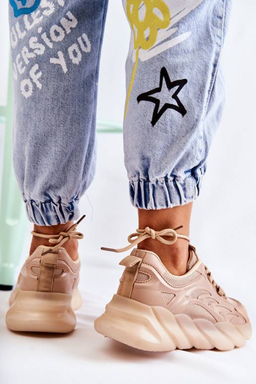 Baskets modèle chaussures couleur beige Sollero