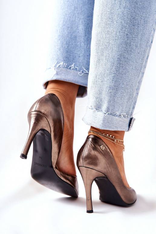 Chaussures à talons hauts et bouts... Chaussures à talons hauts et bouts...