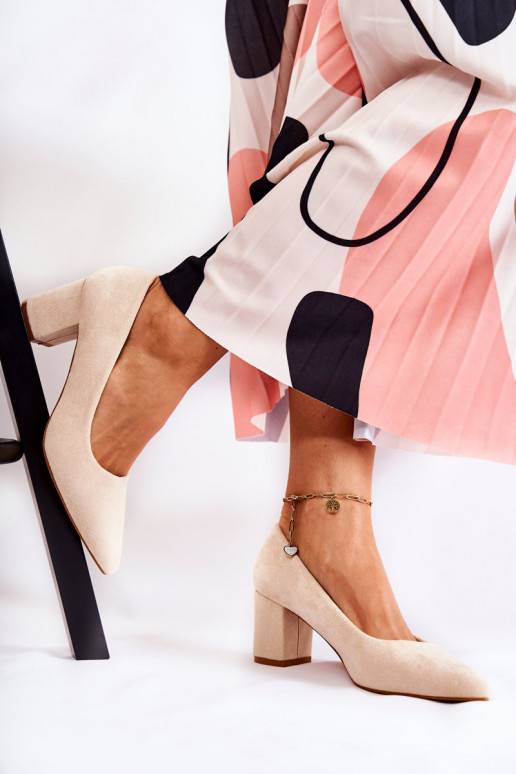 Modèle classique Chaussures à talons... Modèle classique Chaussures à talons...