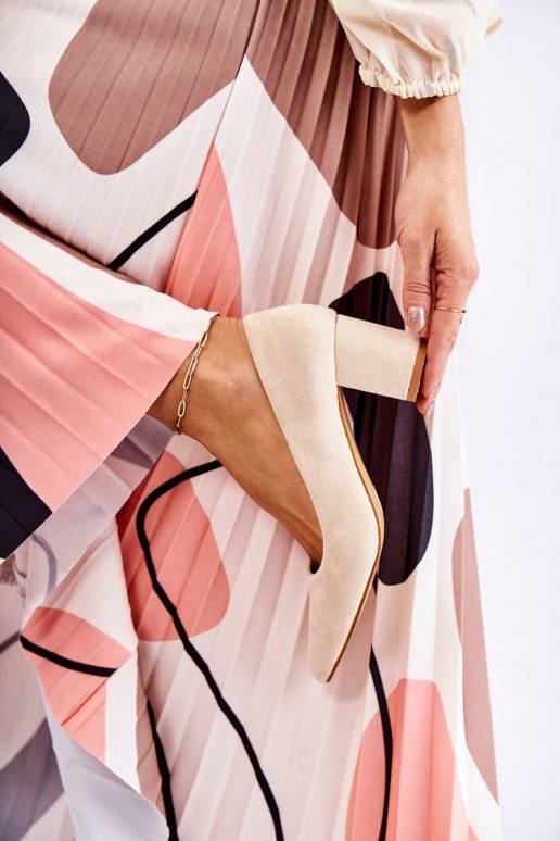 Modèle classique Chaussures à talons en daim beige Lency