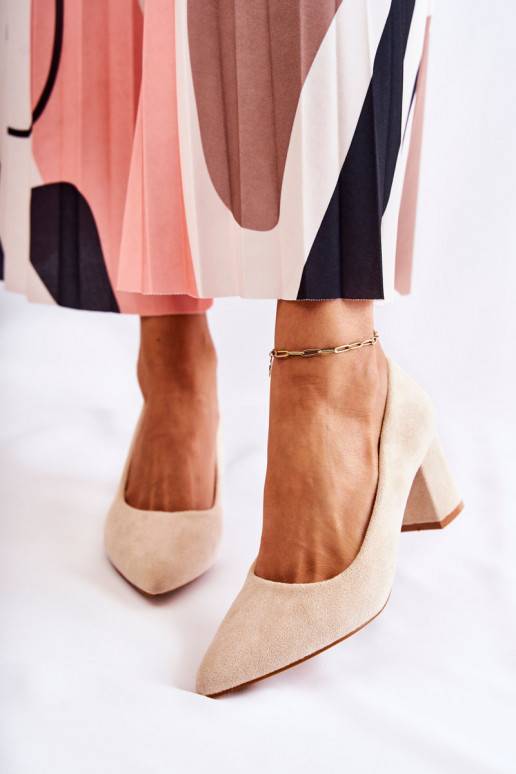 Modèle classique Chaussures à talons en daim beige Lency