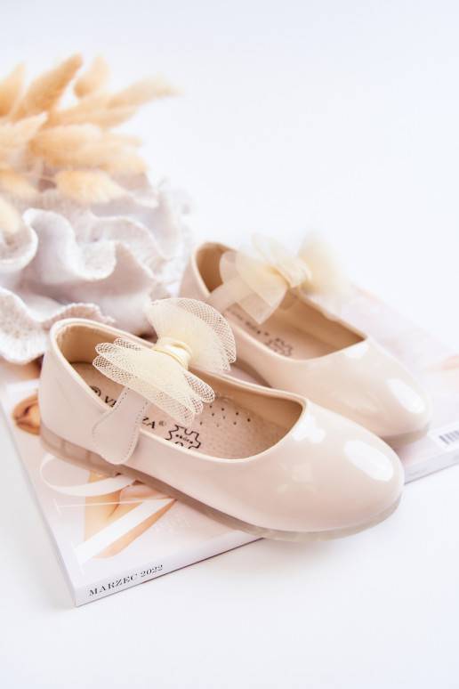 Ballerines enfant laquées à fermetures adhésives ivoire Carla