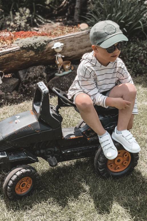 Baskets enfant à fermetures adhésives... Baskets enfant à fermetures adhésives...