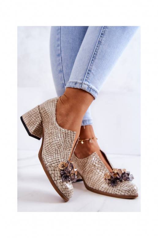 Chaussures avec détails élégants de... Chaussures avec détails élégants de...