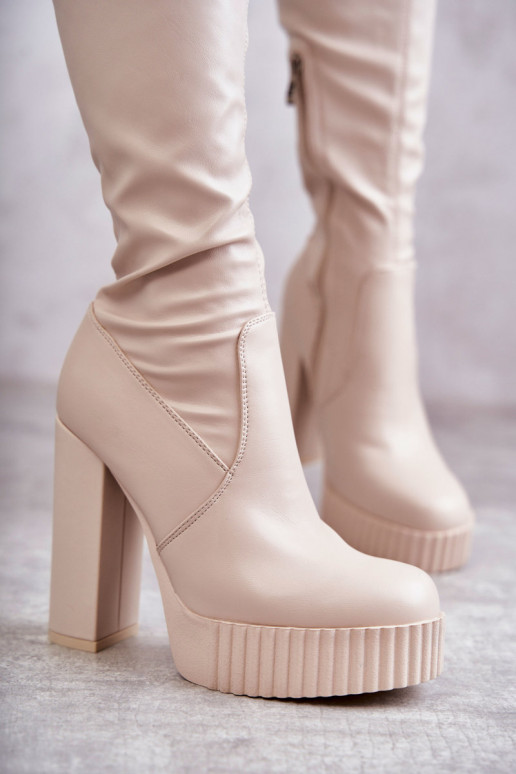 Chaussures longues beiges à plateforme