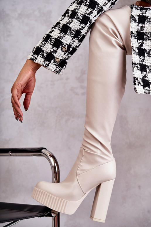 Chaussures longues beiges à plateforme