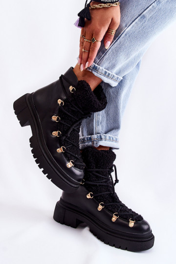 Bottines de couleur noire...