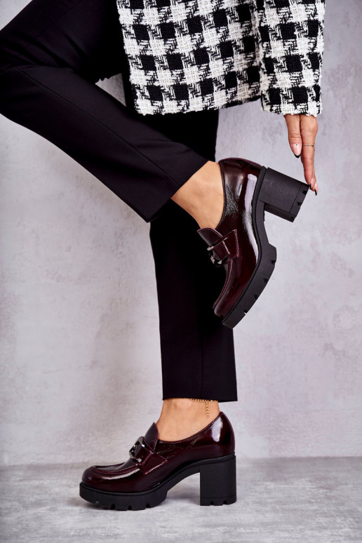 Chaussures de style élégant à talons... Chaussures de style élégant à talons...