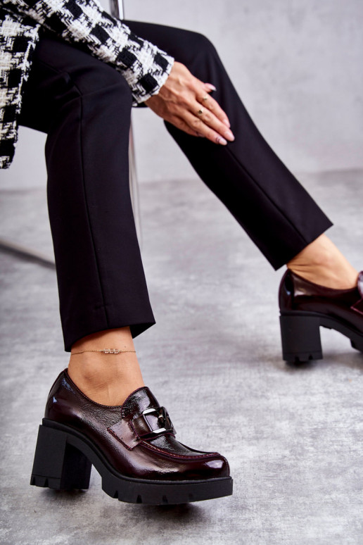 Chaussures de style élégant à talons... Chaussures de style élégant à talons...