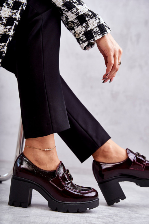 Chaussures de style élégant à talons... Chaussures de style élégant à talons...