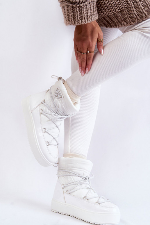 Bottes de neige à lacets de couleur... Bottes de neige à lacets de couleur...