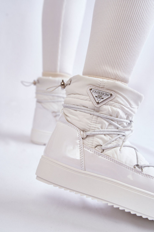 Bottes de neige à lacets de couleur... Bottes de neige à lacets de couleur...