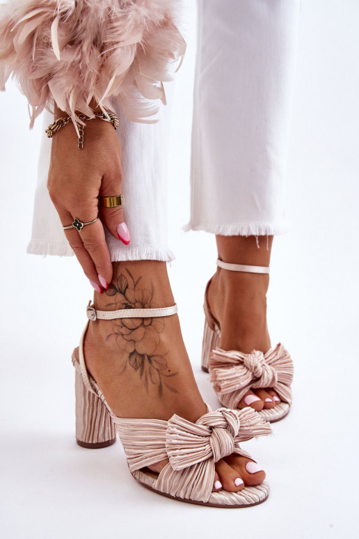 Talons hauts Callum avec rubans en ivoire