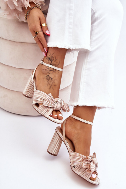 Talons hauts Callum avec rubans en ivoire