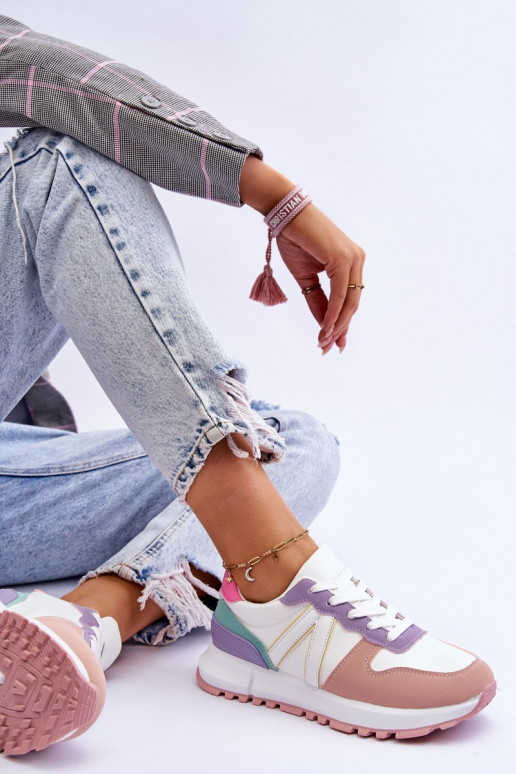 Chaussures de sport en différentes... Chaussures de sport en différentes...