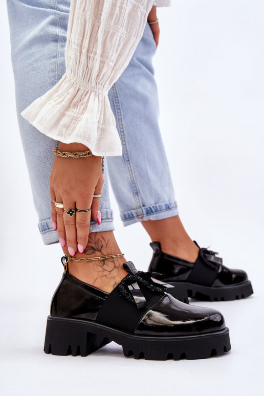 Chaussures en effet laqué noir avec de beaux détails Keily