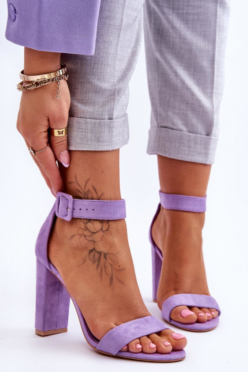 Talons hauts en daim violet...
