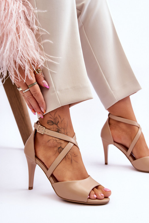 Escarpins hauts à talons fins beige...