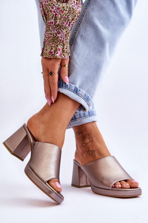 Pantoufles à talons à la mode de... Pantoufles à talons à la mode de...