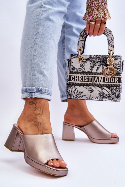 Pantoufles à talons à la mode de... Pantoufles à talons à la mode de...