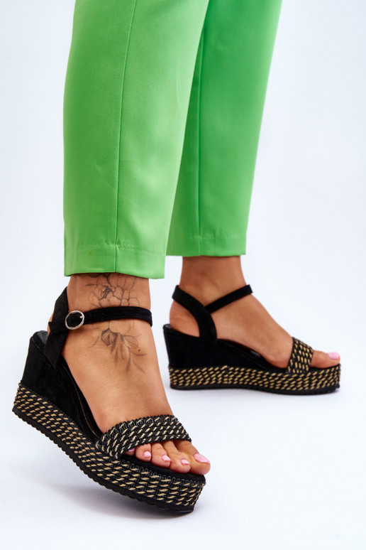 Sandales à plateforme du modèle... Sandales à plateforme du modèle...