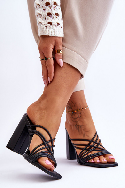 copy of Chaussons à talons avec lanières de couleur noire Beckie