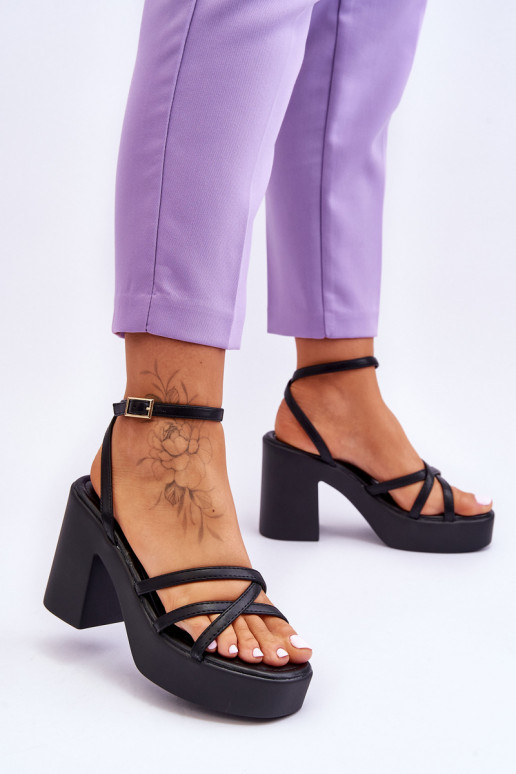 Sandales élégantes à talons hauts avec lanières de couleur noire Shemira