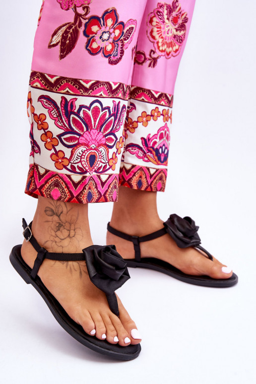 tongs de couleur noire Carisma