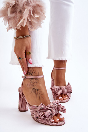 Chaussures à talons hauts...