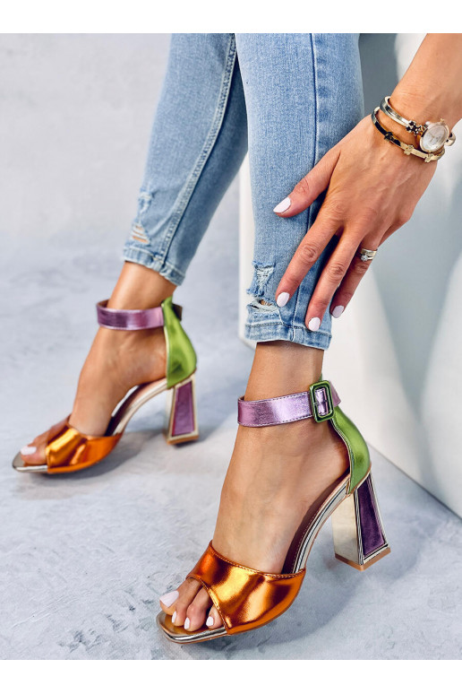 Chaussures à talons colorées...