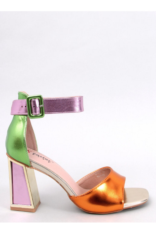 Chaussures à talons colorées...