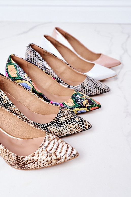 Chaussures de couleur or avec motifs serpent