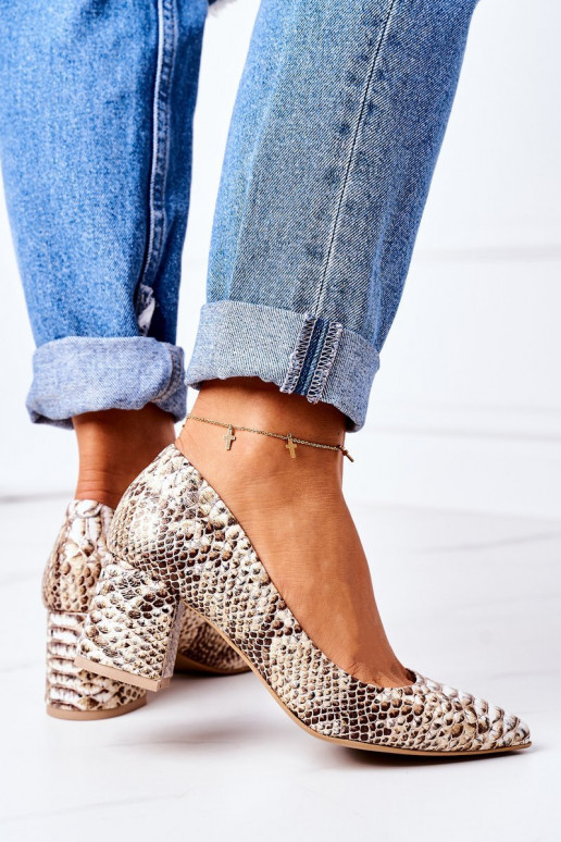 Chaussures de couleur or avec motifs serpent