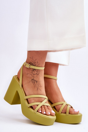Sandales à talons hauts Shemira de couleur verte avec lanières 2