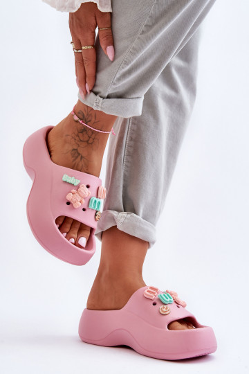 Chaussons Lorie rose clair avec de jolis détails