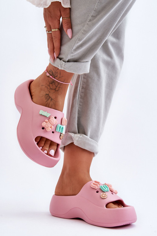 Chaussons Lorie rose clair avec de jolis détails