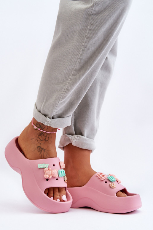 Chaussons Lorie rose clair avec de jolis détails