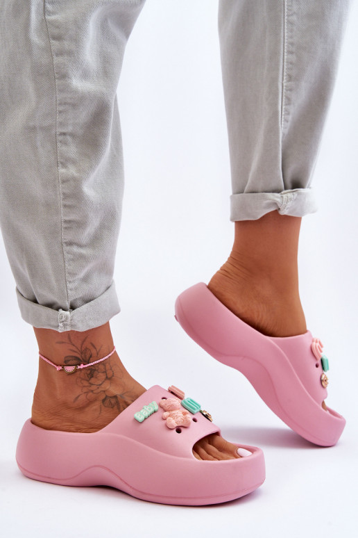 Chaussons Lorie rose clair avec de jolis détails
