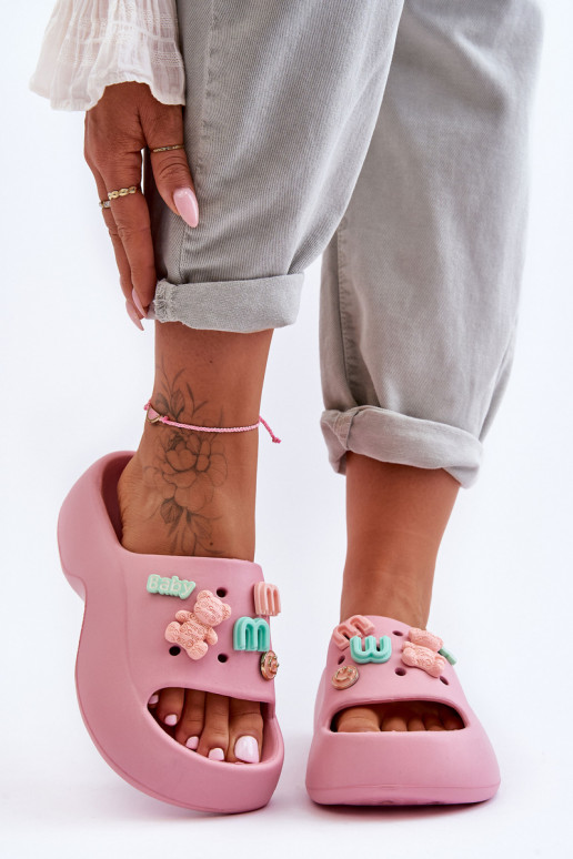 Chaussons Lorie rose clair avec de jolis détails