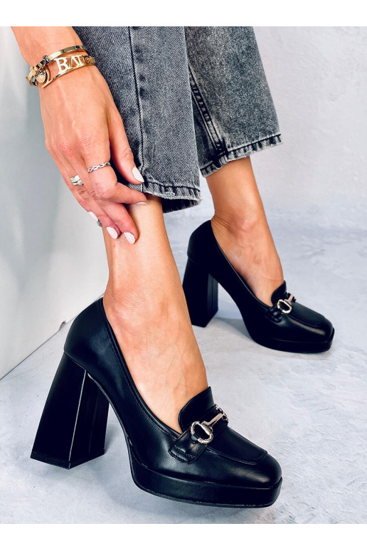 Une chaussure stylée à talon épais de couleur noire ALBERS BLACK