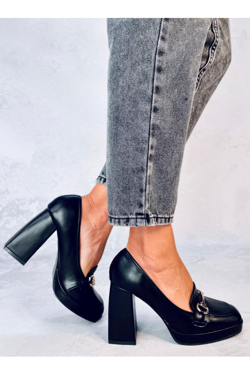 Une chaussure stylée à talon épais de couleur noire ALBERS BLACK