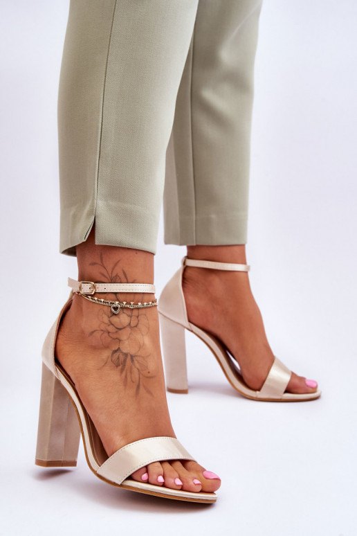 Sandales en matière satinée à talons de couleur beige Linsy