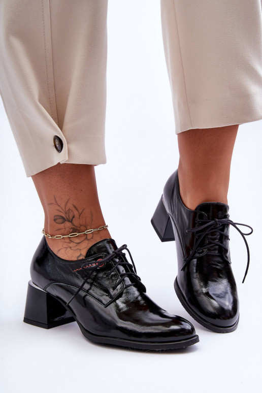 Bottines laquées à talons de couleur...